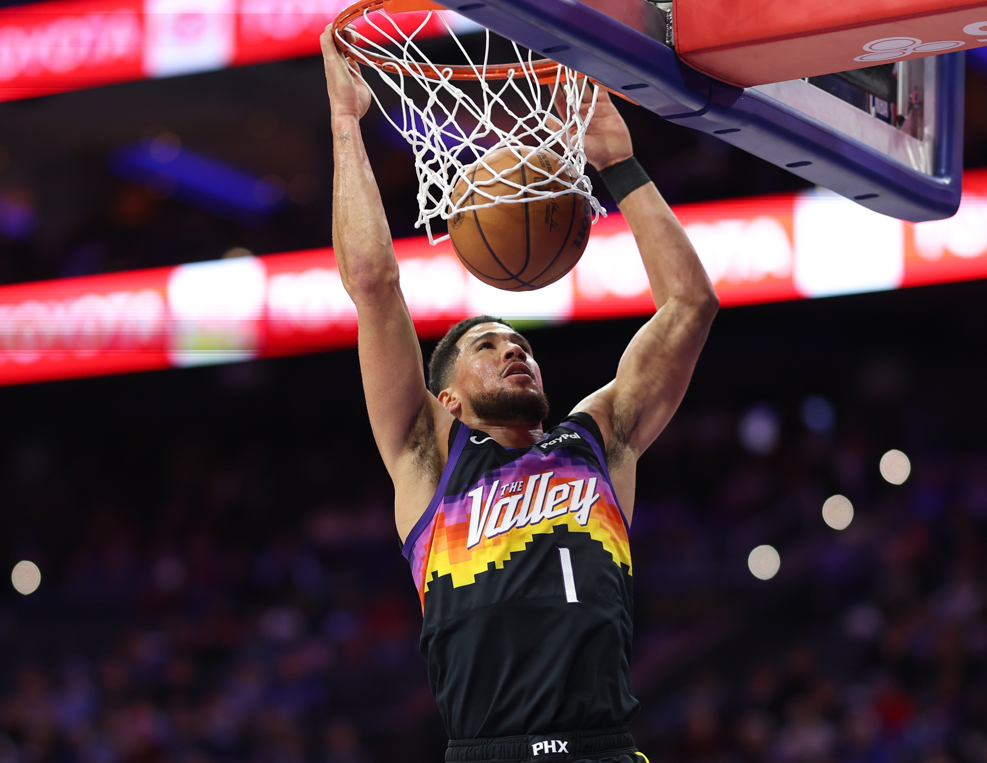 体育竞猜-布克：有些赛季我数据更好时没进全明星 这次是归功于球队成功